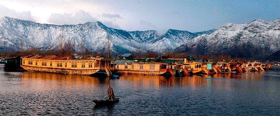 Houseboats in Kashmir: Floating Marvels